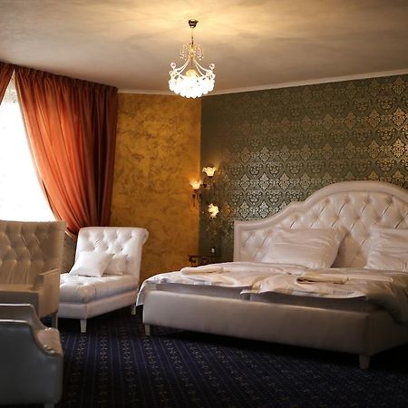 Hotel Kotva Bratislava Buitenkant foto