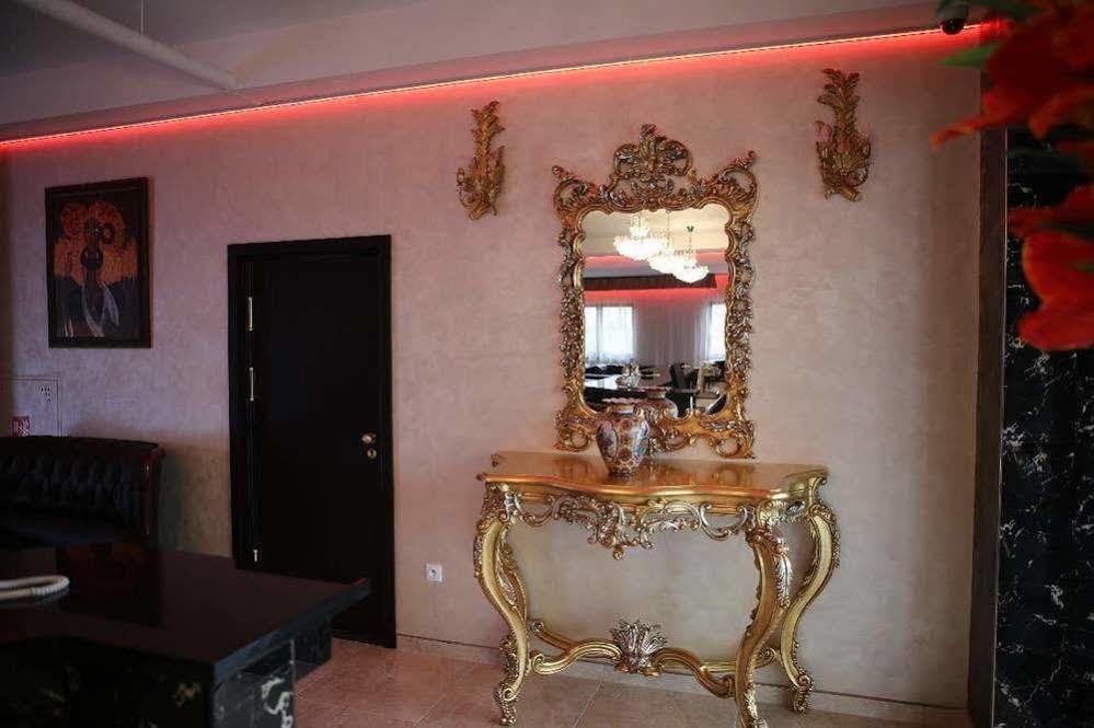 Hotel Kotva Bratislava Buitenkant foto