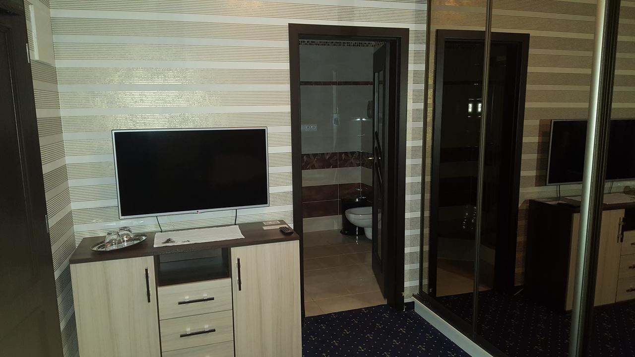 Hotel Kotva Bratislava Buitenkant foto