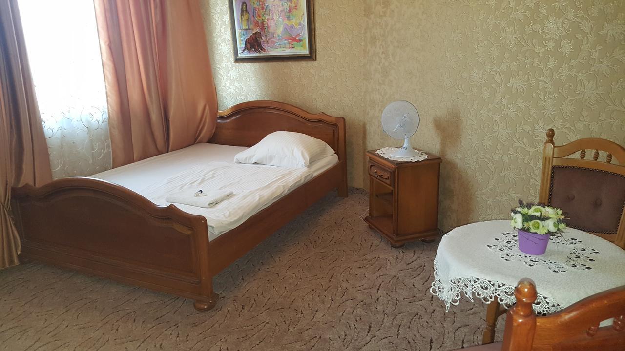 Hotel Kotva Bratislava Buitenkant foto